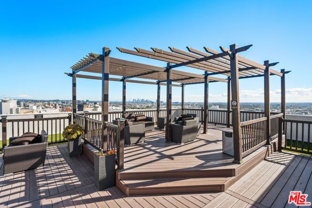 7250 Franklin Avenue 702, Los Angeles, CA 90046