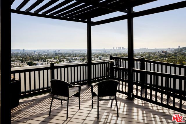 7250 Franklin Avenue 702, Los Angeles, CA 90046