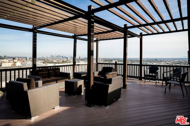 7250 Franklin Avenue 702, Los Angeles, CA 90046
