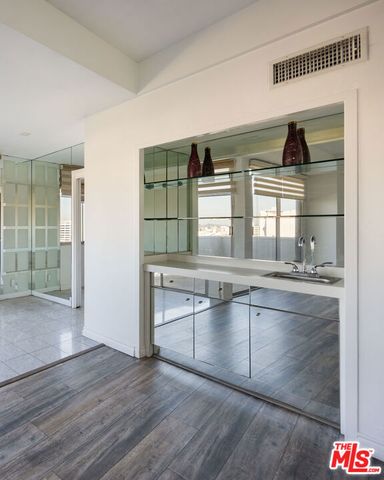 7250 Franklin Avenue 702, Los Angeles, CA 90046