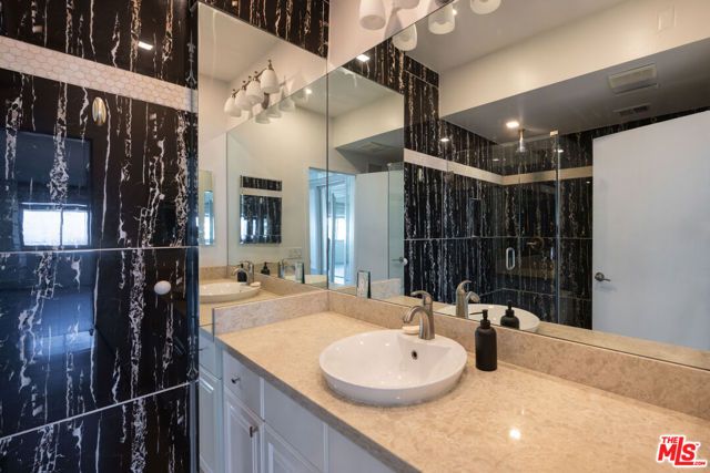 7250 Franklin Avenue 702, Los Angeles, CA 90046