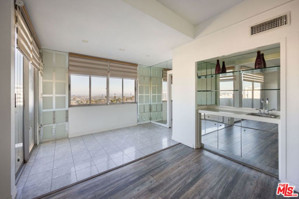 7250 Franklin Avenue 702, Los Angeles, CA 90046