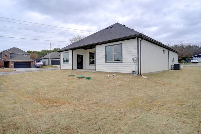 5824 Belaire Circle, Granbury, TX 76048