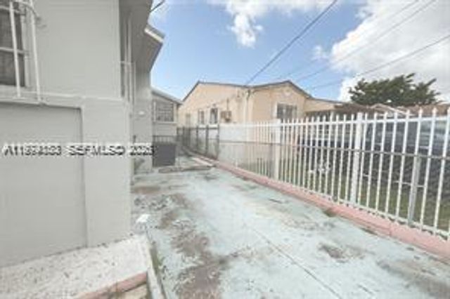 2228 SW 2nd St, Miami, FL 33135