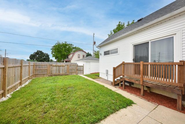 2616 S Chicago AVENUE, South Milwaukee, WI 53172
