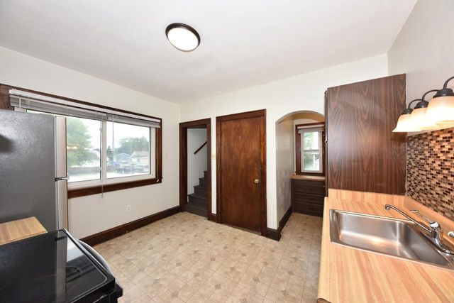 2616 S Chicago AVENUE, South Milwaukee, WI 53172