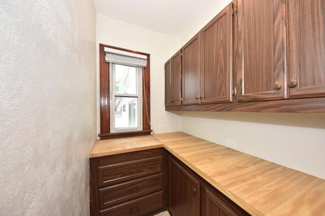 2616 S Chicago AVENUE, South Milwaukee, WI 53172