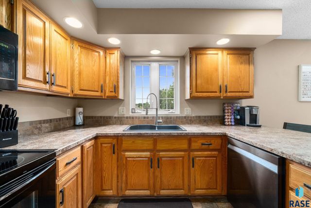 27210 Lovely Pl Place, Tea, SD 57064