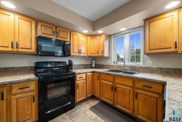 27210 Lovely Pl Place, Tea, SD 57064