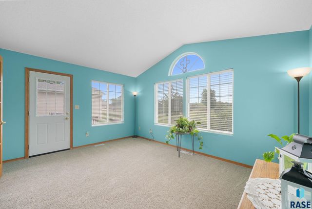 27210 Lovely Pl Place, Tea, SD 57064