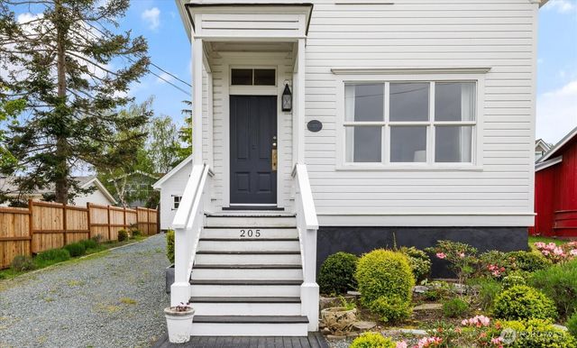 205 NE 9th Street, Coupeville, WA 98239