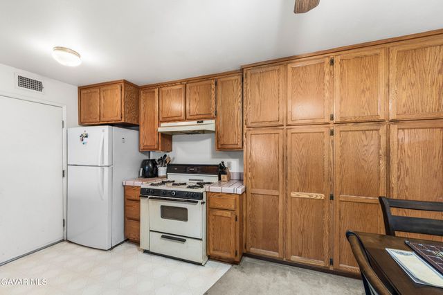 995 Vallejo Avenue, Simi Valley, CA 93065