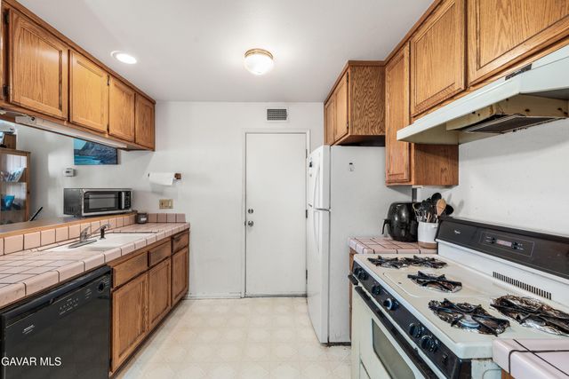 995 Vallejo Avenue, Simi Valley, CA 93065