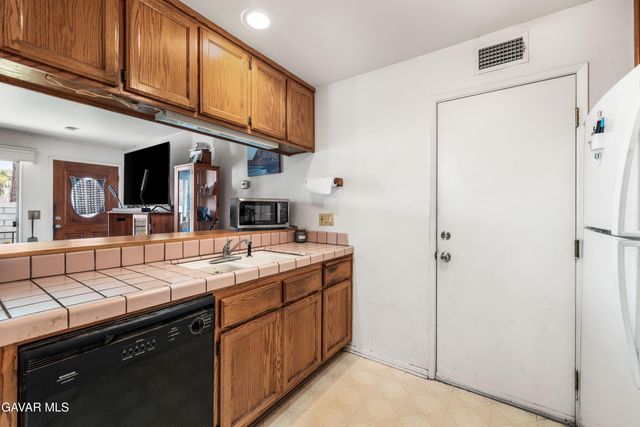 995 Vallejo Avenue, Simi Valley, CA 93065