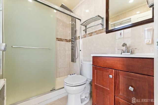 28 Saint Ann Street, Carteret, NJ 07008