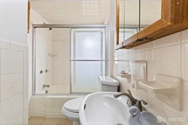 28 Saint Ann Street, Carteret, NJ 07008