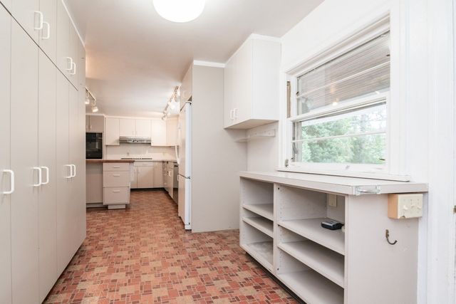 136 Lincoln Avenue, Amherst, MA 01002