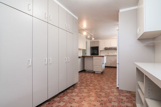 136 Lincoln Avenue, Amherst, MA 01002