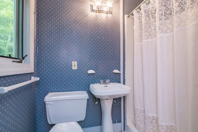 136 Lincoln Avenue, Amherst, MA 01002