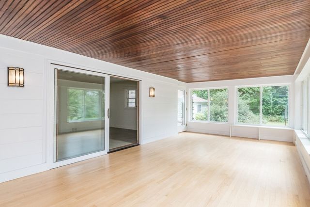 136 Lincoln Avenue, Amherst, MA 01002