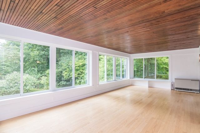 136 Lincoln Avenue, Amherst, MA 01002