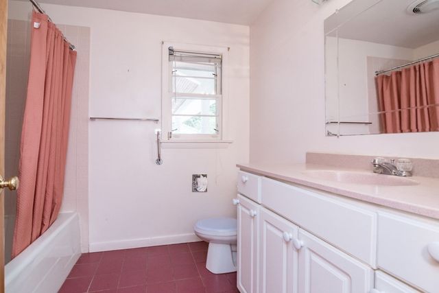 136 Lincoln Avenue, Amherst, MA 01002
