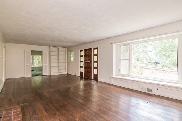 136 Lincoln Avenue, Amherst, MA 01002