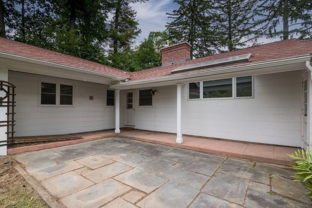 136 Lincoln Avenue, Amherst, MA 01002