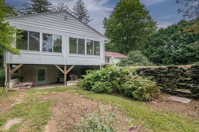 136 Lincoln Avenue, Amherst, MA 01002