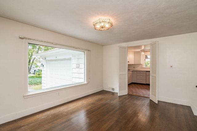 136 Lincoln Avenue, Amherst, MA 01002