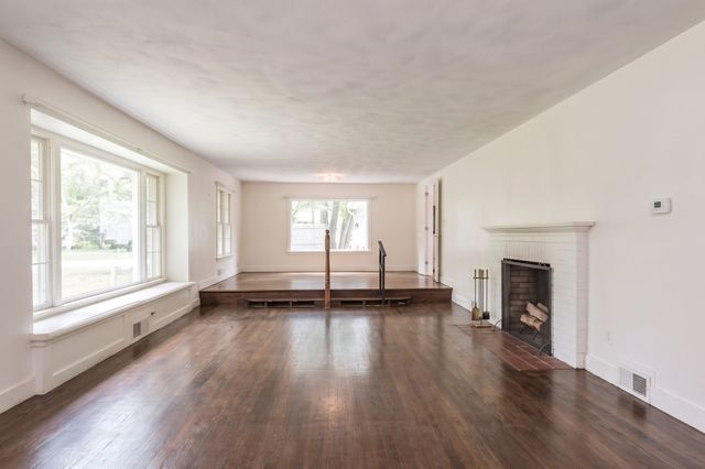 136 Lincoln Avenue, Amherst, MA 01002