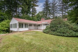 136 Lincoln Avenue, Amherst, MA 01002