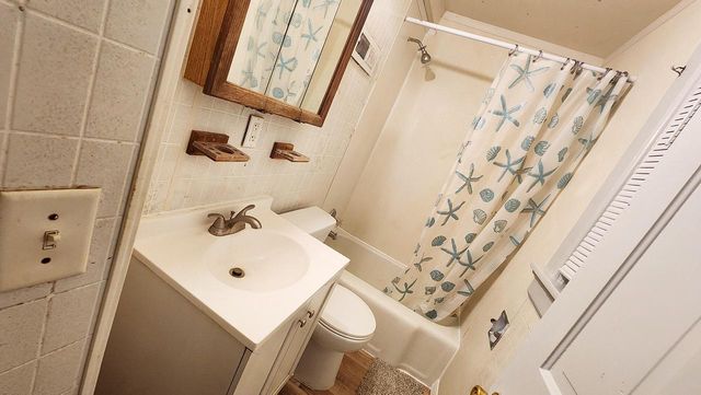 1527 N 33rd STREET, Milwaukee, WI 53208