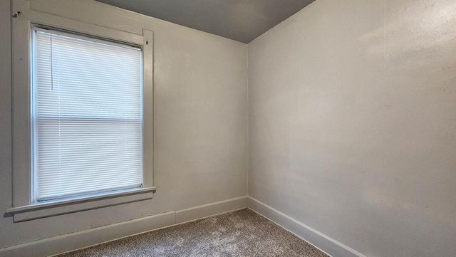 1527 N 33rd STREET, Milwaukee, WI 53208