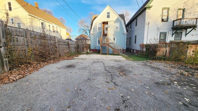 1527 N 33rd STREET, Milwaukee, WI 53208