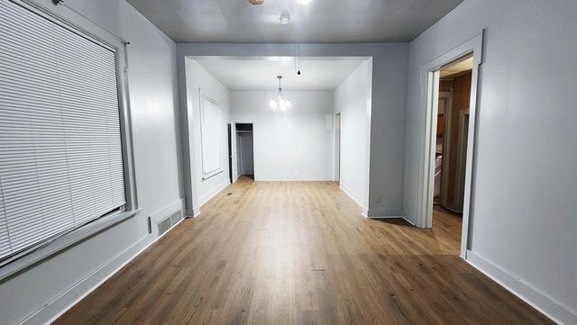 1527 N 33rd STREET, Milwaukee, WI 53208