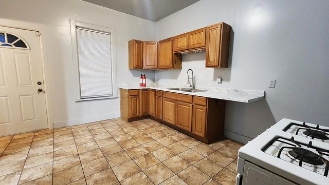 1527 N 33rd STREET, Milwaukee, WI 53208