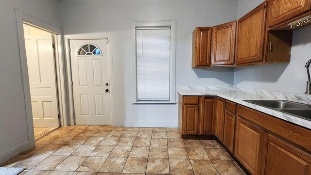 1527 N 33rd STREET, Milwaukee, WI 53208