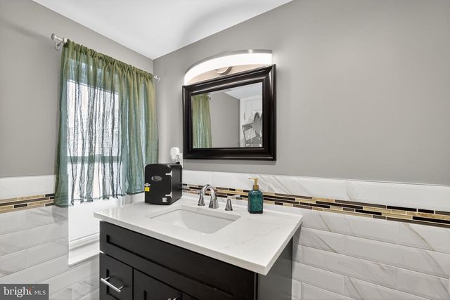 2314 EMERALD ST, Philadelphia, PA 19125