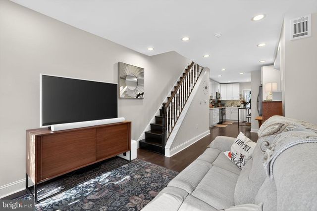 2314 EMERALD ST, Philadelphia, PA 19125