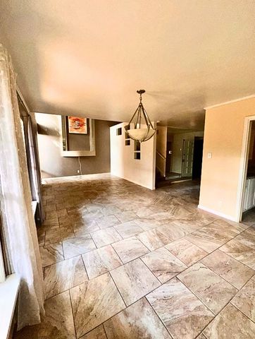 556 E Avenue J B, Grand Prairie, TX 75050