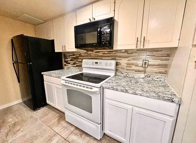 556 E Avenue J B, Grand Prairie, TX 75050