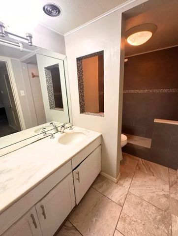 556 E Avenue J B, Grand Prairie, TX 75050