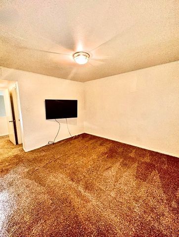 556 E Avenue J B, Grand Prairie, TX 75050