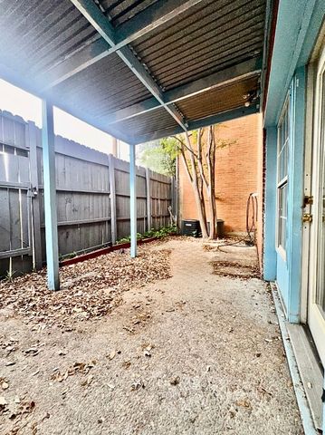 556 E Avenue J B, Grand Prairie, TX 75050