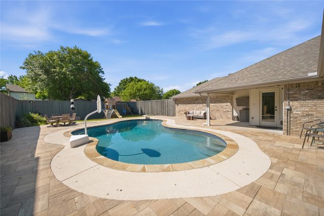 118 Willowcrest Drive, Garland, TX 75040