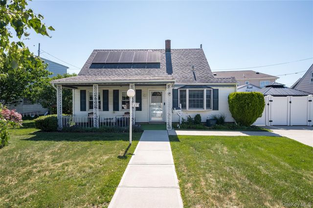 41 Andrew Lane, Levittown, NY 11756