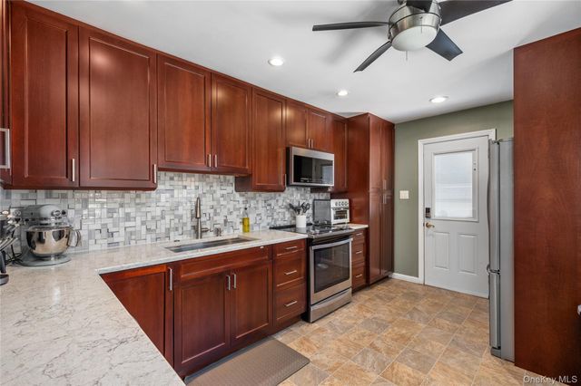 41 Andrew Lane, Levittown, NY 11756