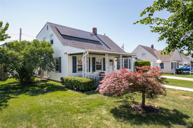 41 Andrew Lane, Levittown, NY 11756