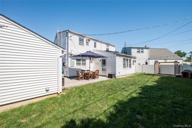 41 Andrew Lane, Levittown, NY 11756